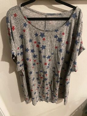 Lane Bryant Women's Grey Short Sleeve Star Print Tee in Blue & Red Size 18